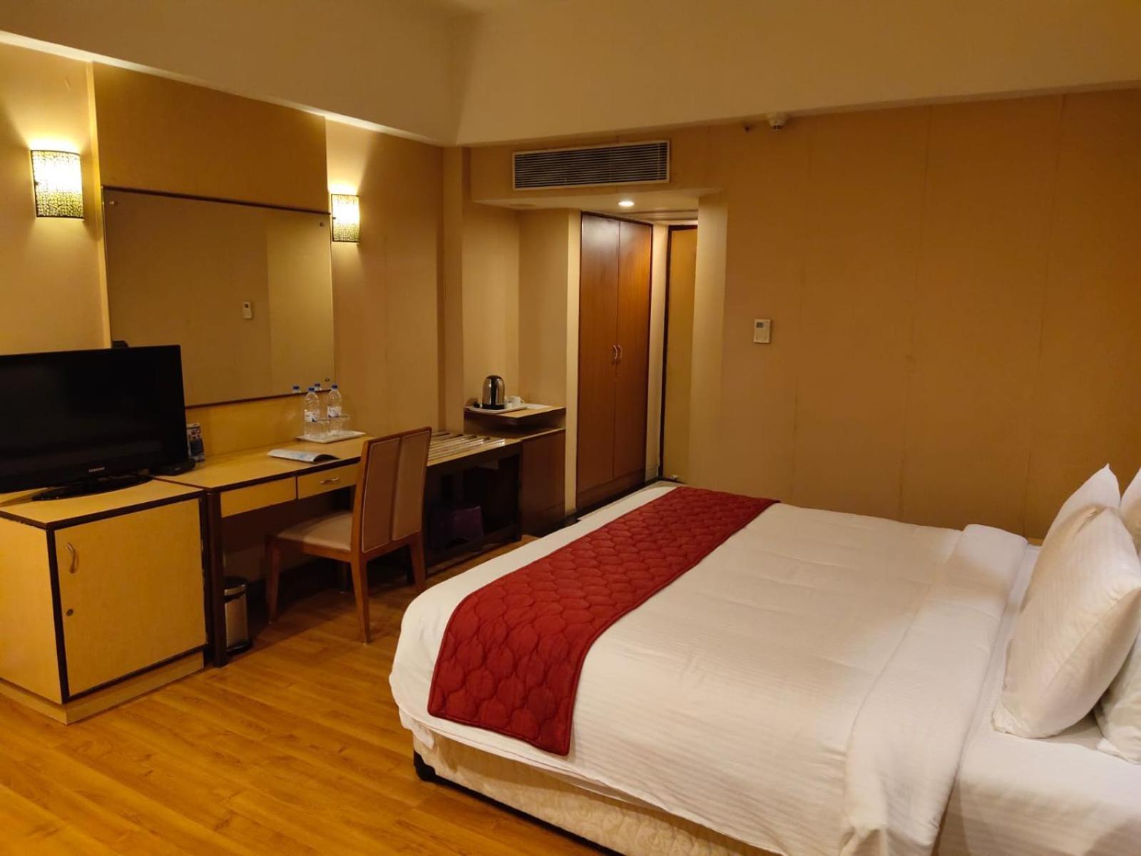 Hotel The Plaza Hyderabad Exterior foto
