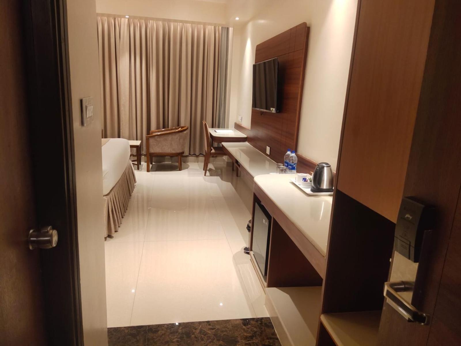 Hotel The Plaza Hyderabad Exterior foto
