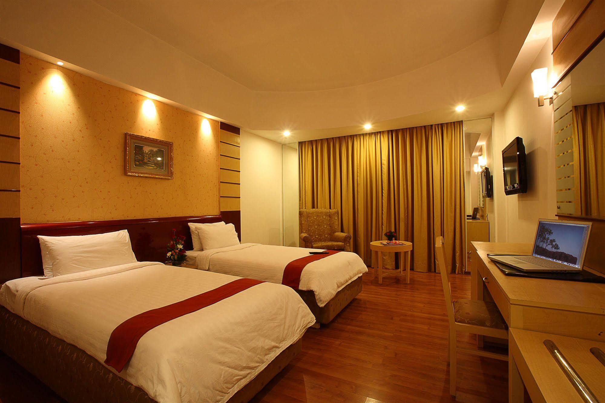 Hotel The Plaza Hyderabad Exterior foto