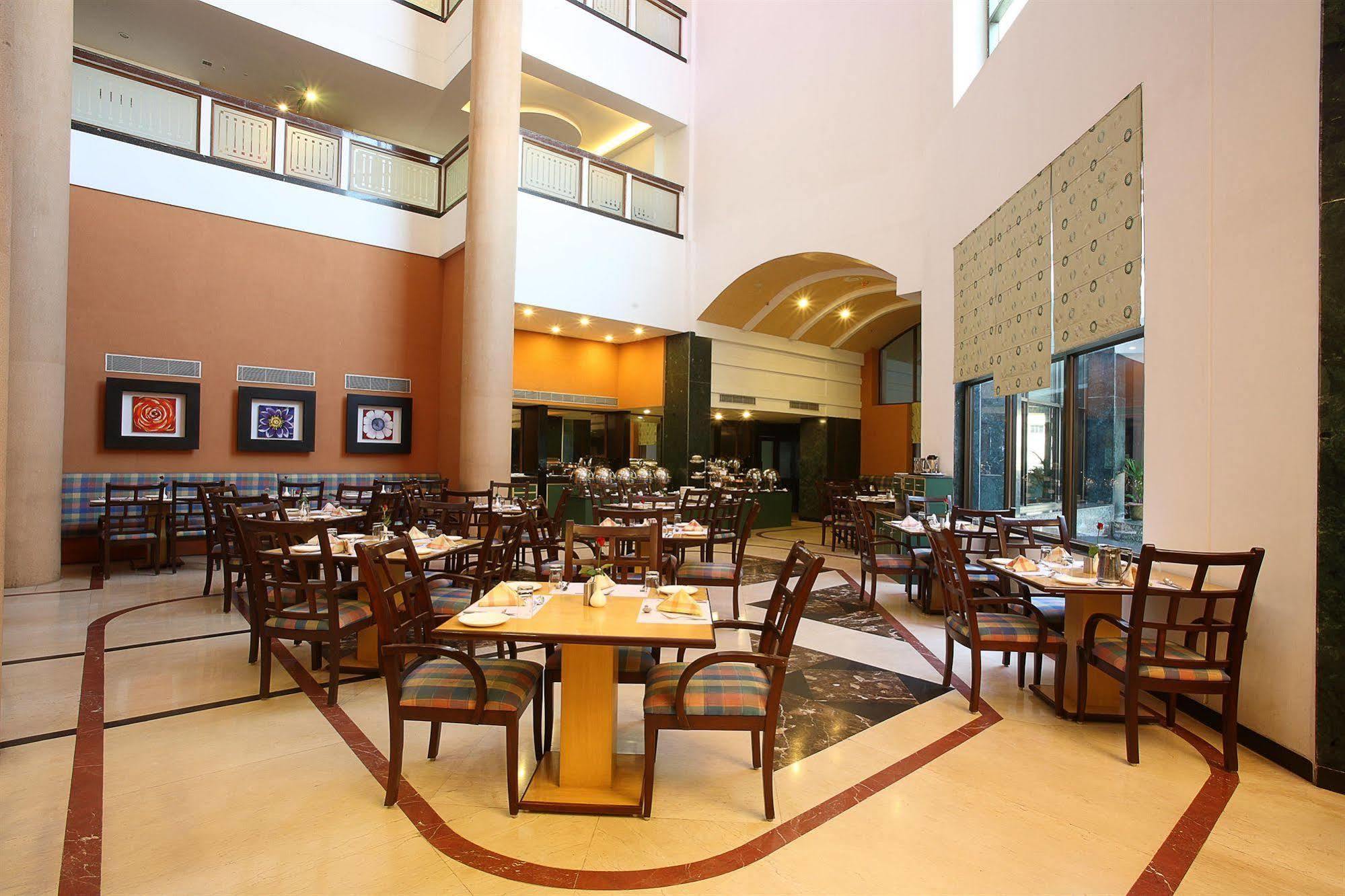 Hotel The Plaza Hyderabad Exterior foto